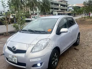 Toyota Vitz 1.3 FWD 5dr 2010 Silver