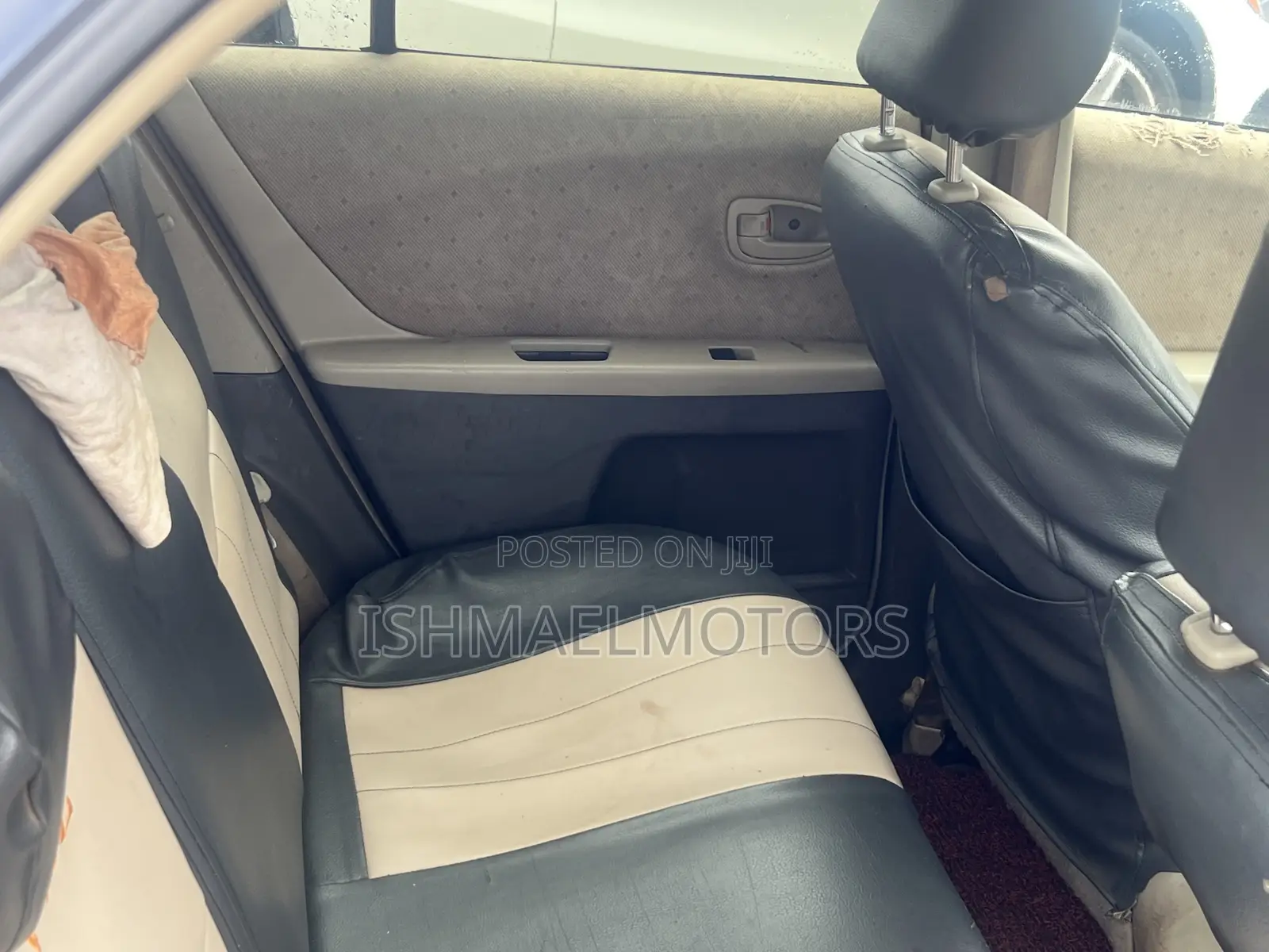 Toyota Vitz 1.3 FWD 5dr 2010 Silver