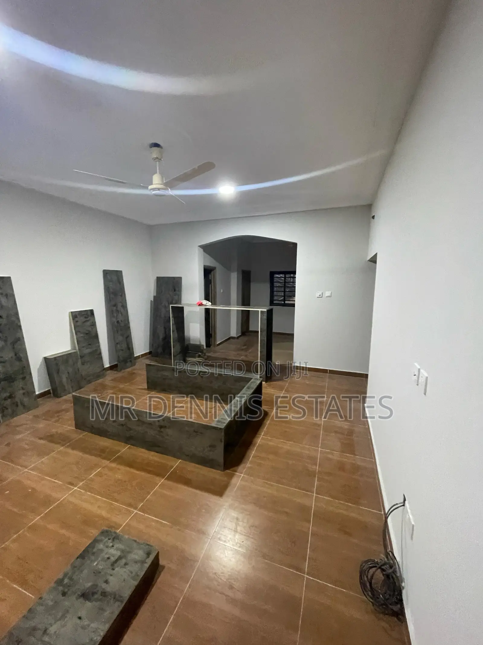 3bdrm Apartment in Westhills Mall for rent