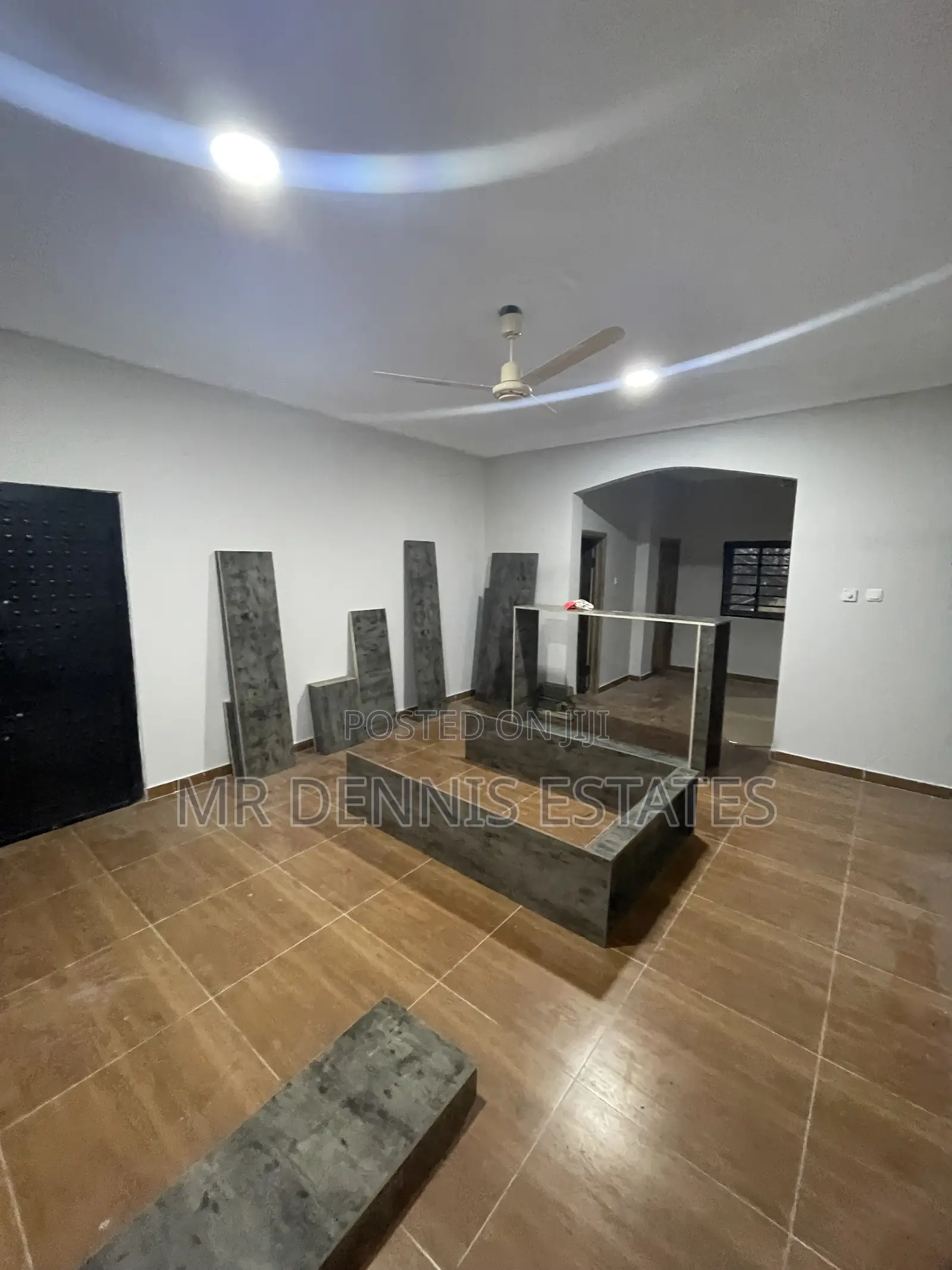 3bdrm Apartment in Westhills Mall for rent