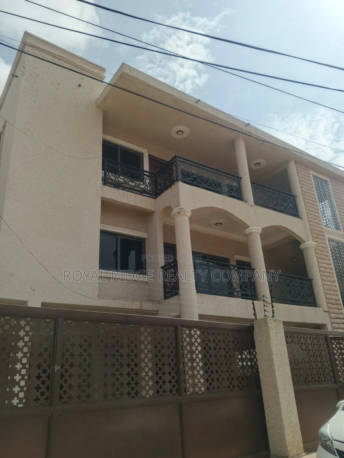 3bdrm Apartment in East Airport Close, Accra Metropolitan for rent