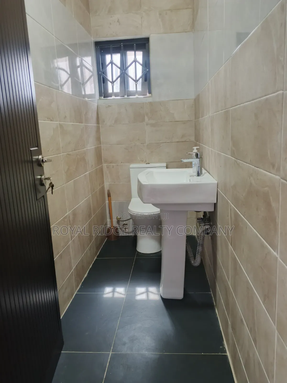 3bdrm Apartment in East Airport Close, Accra Metropolitan for rent