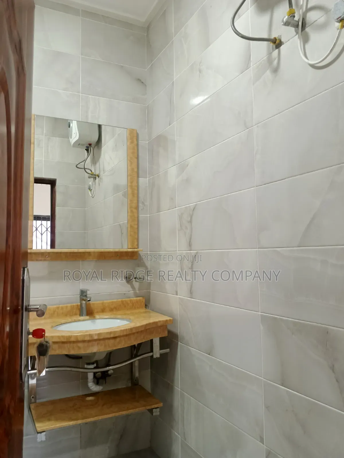 3bdrm Apartment in East Airport Close, Accra Metropolitan for rent