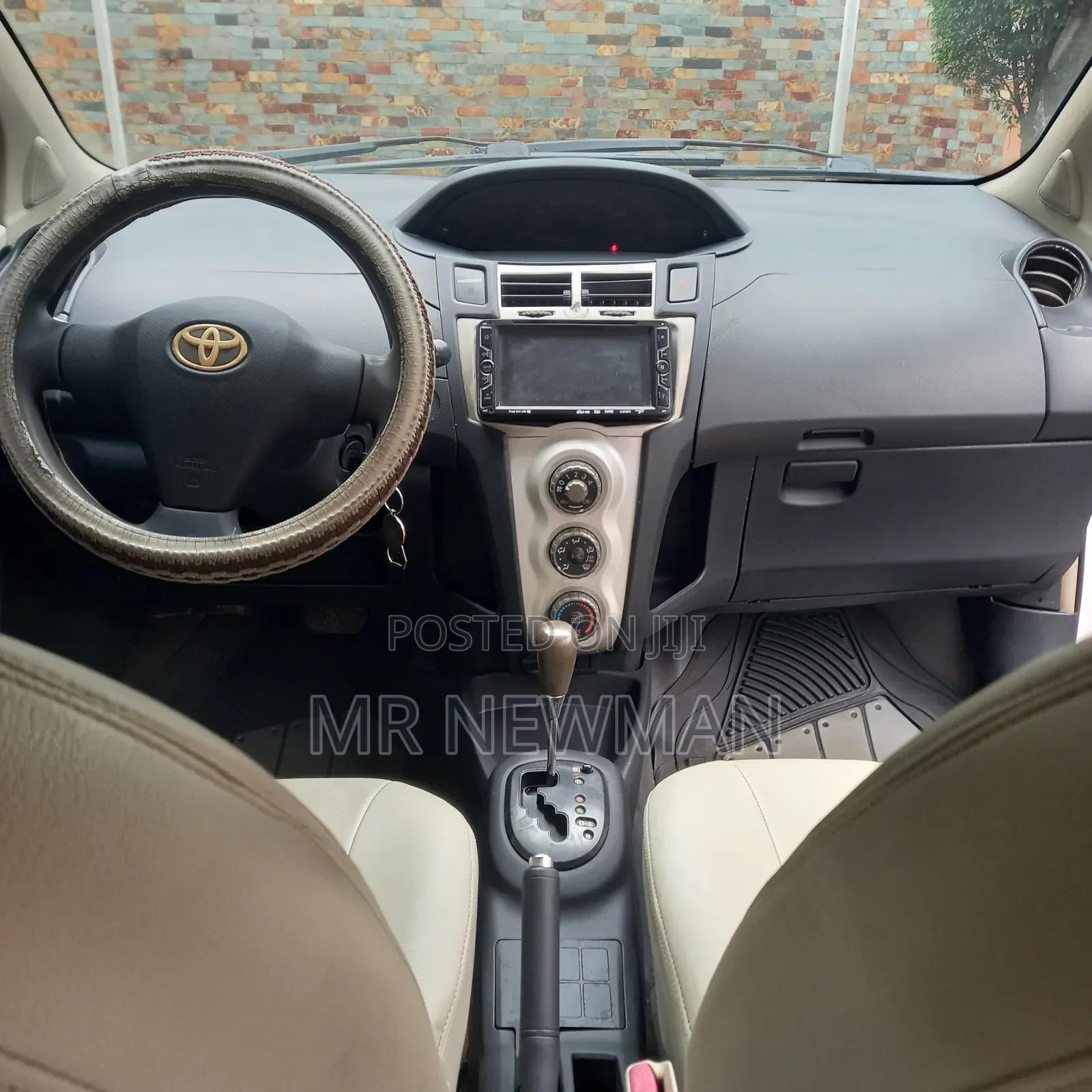 Toyota Vitz 2010 White
