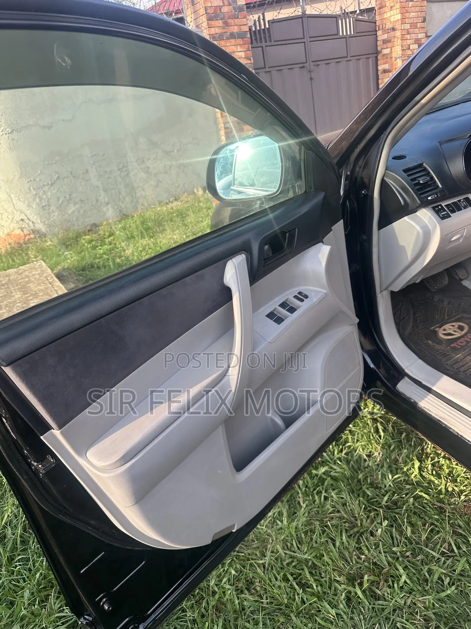 Toyota Highlander SE 2011 Black