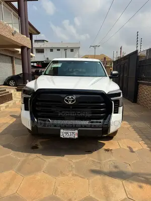 Toyota Tundra 2022 White