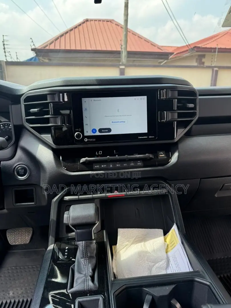 Toyota Tundra 2022 White