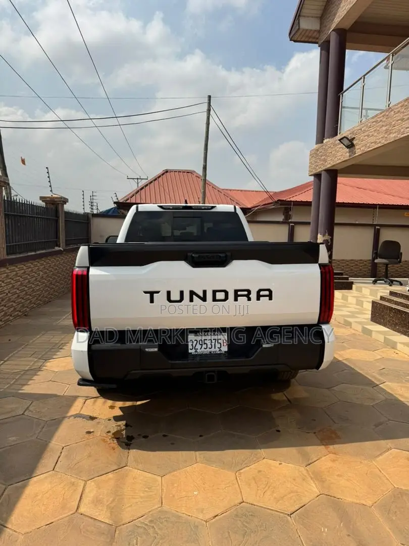 Toyota Tundra 2022 White