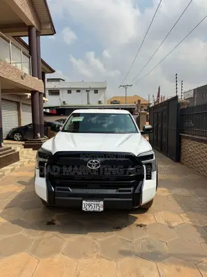 Toyota Tundra 2022 White