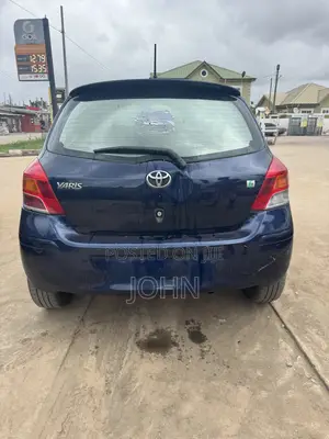 Toyota Yaris Base Hatchback 5dr 2010 Blue
