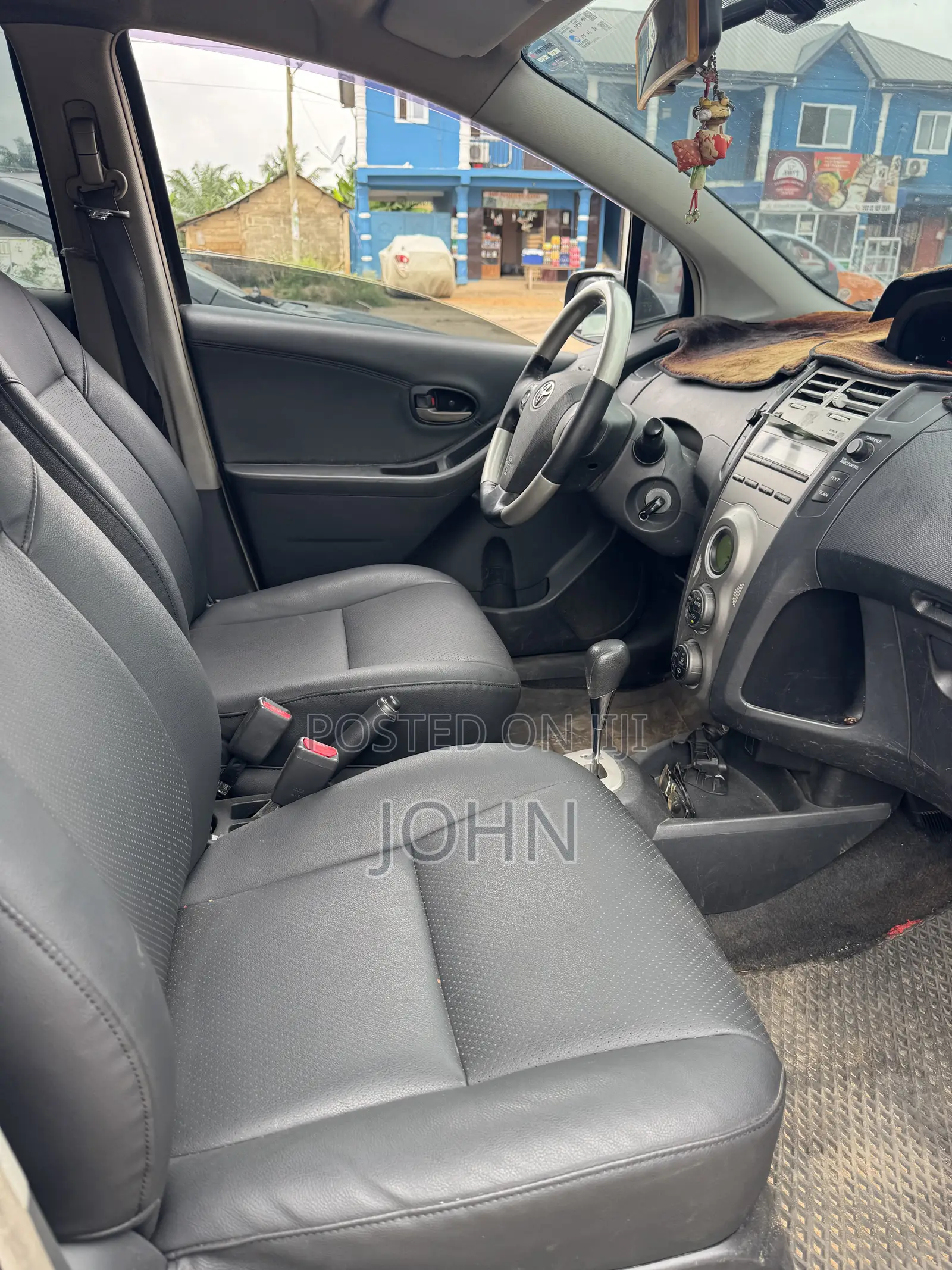 Toyota Yaris Base Hatchback 5dr 2010 Blue