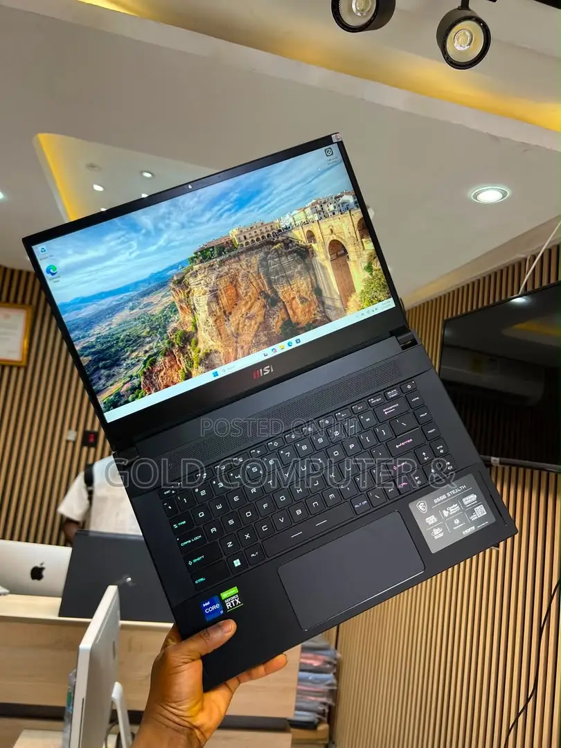 Laptop MSI 16GB Intel Core i7 SSD 512GB