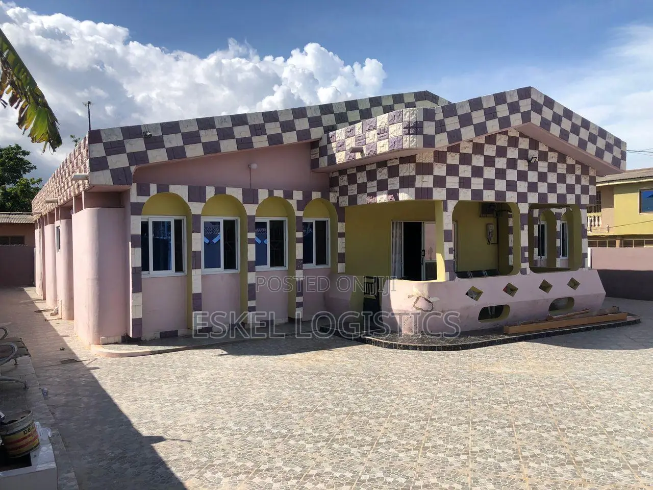 6 Bedroom House for Sale