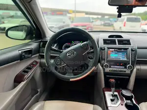Toyota Camry SE 4dr Sedan (2.5L 4cyl 6A) 2012 Gray