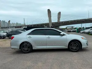 Toyota Camry SE 4dr Sedan (2.5L 4cyl 6A) 2012 Gray