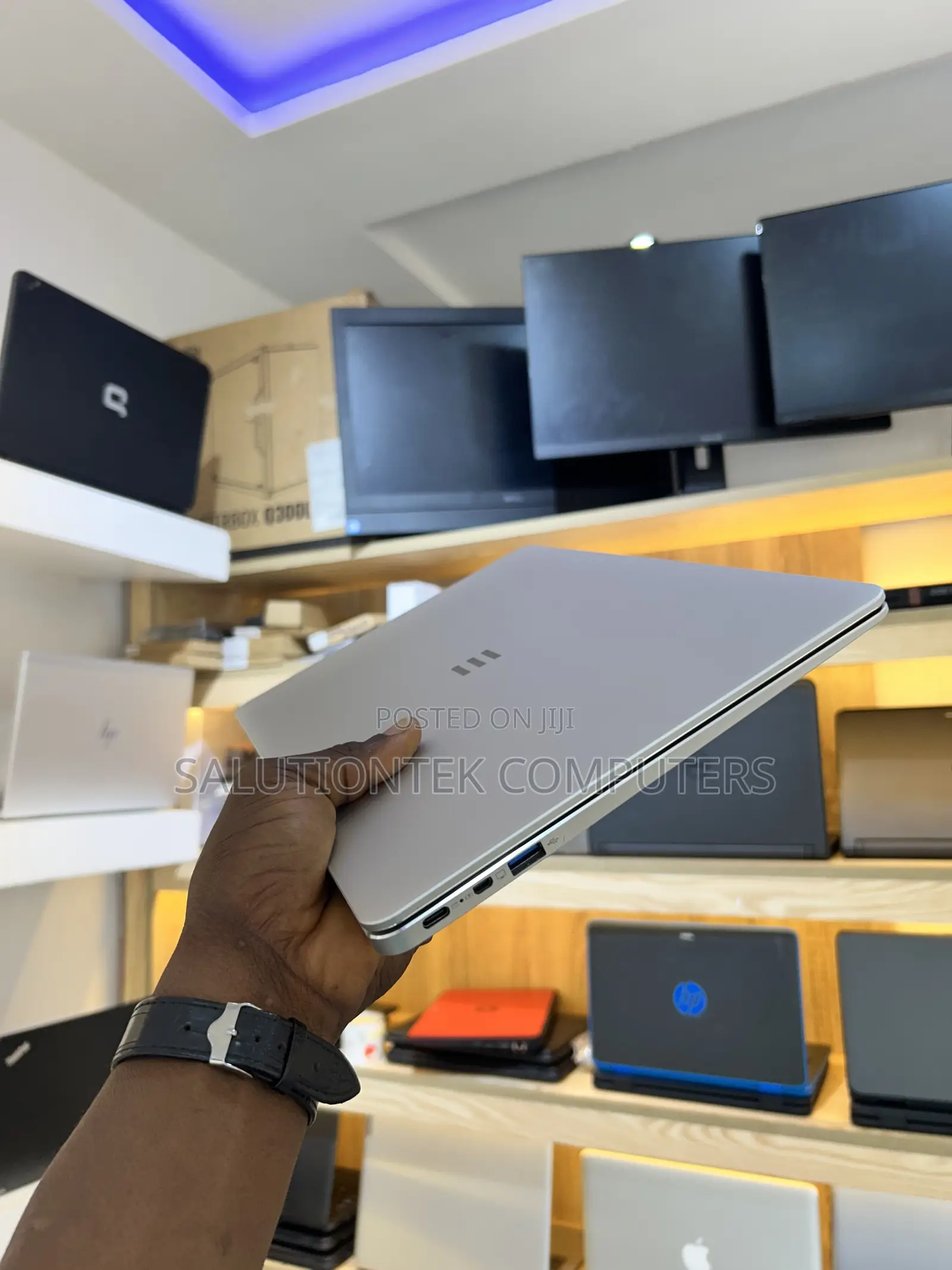 Laptop 8GB Intel SSD 256GB