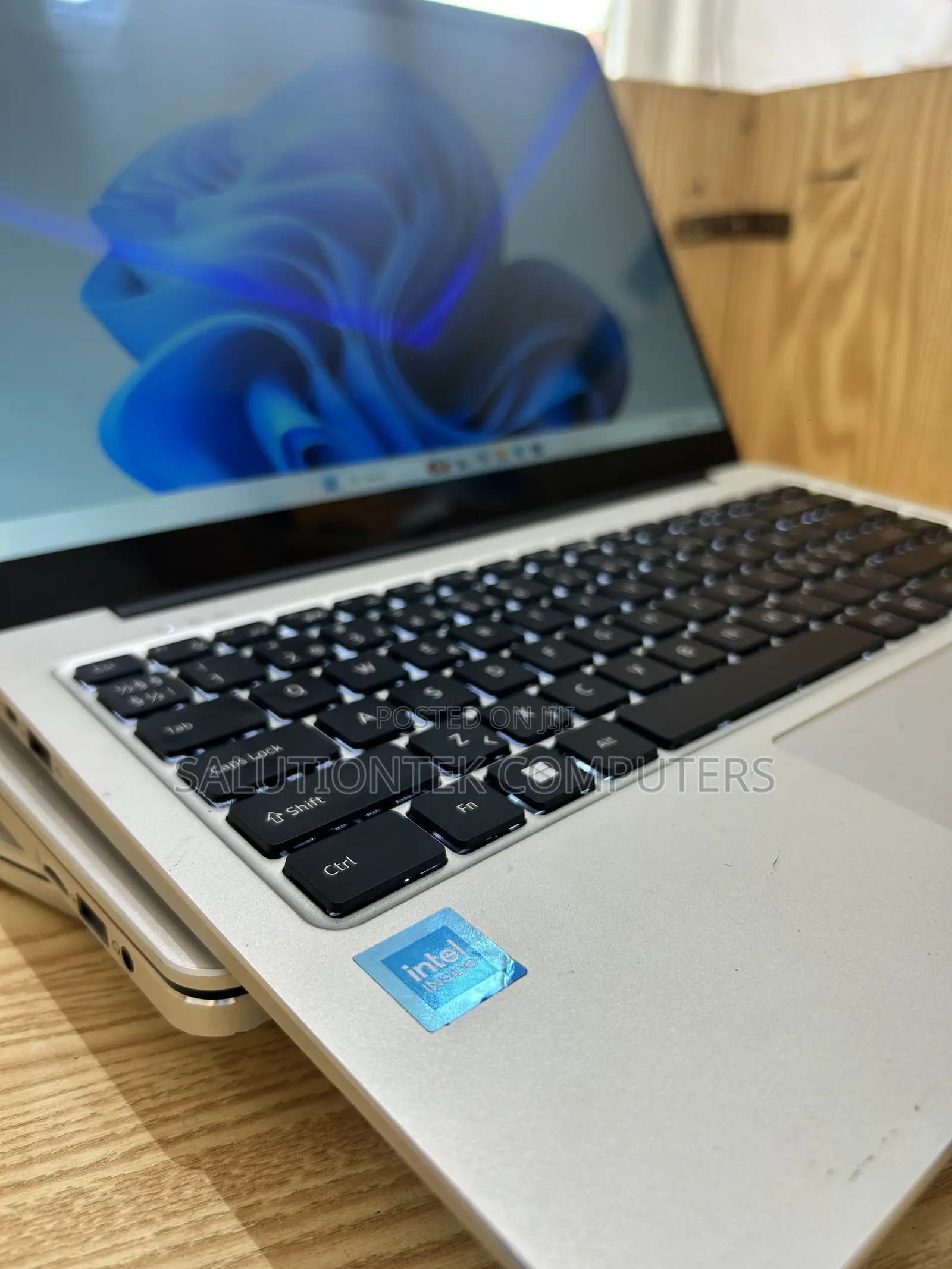 Laptop 8GB Intel SSD 256GB