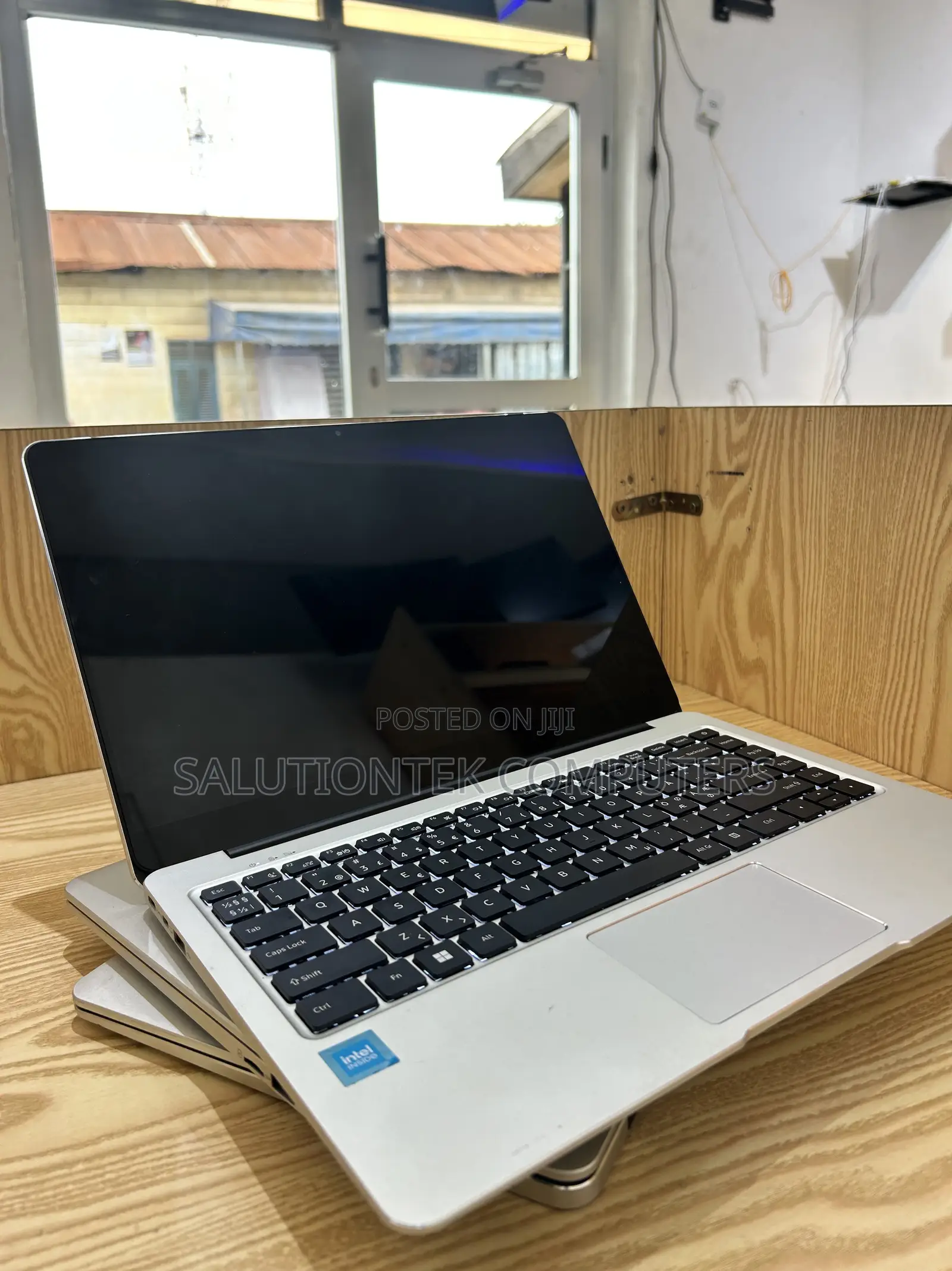 Laptop 8GB Intel SSD 256GB