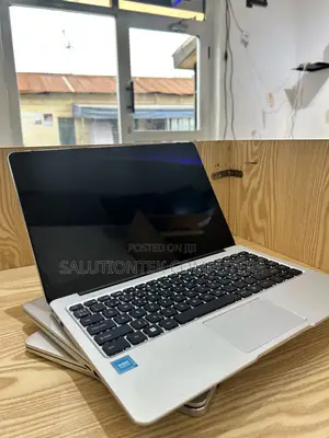 Laptop 8GB Intel SSD 256GB
