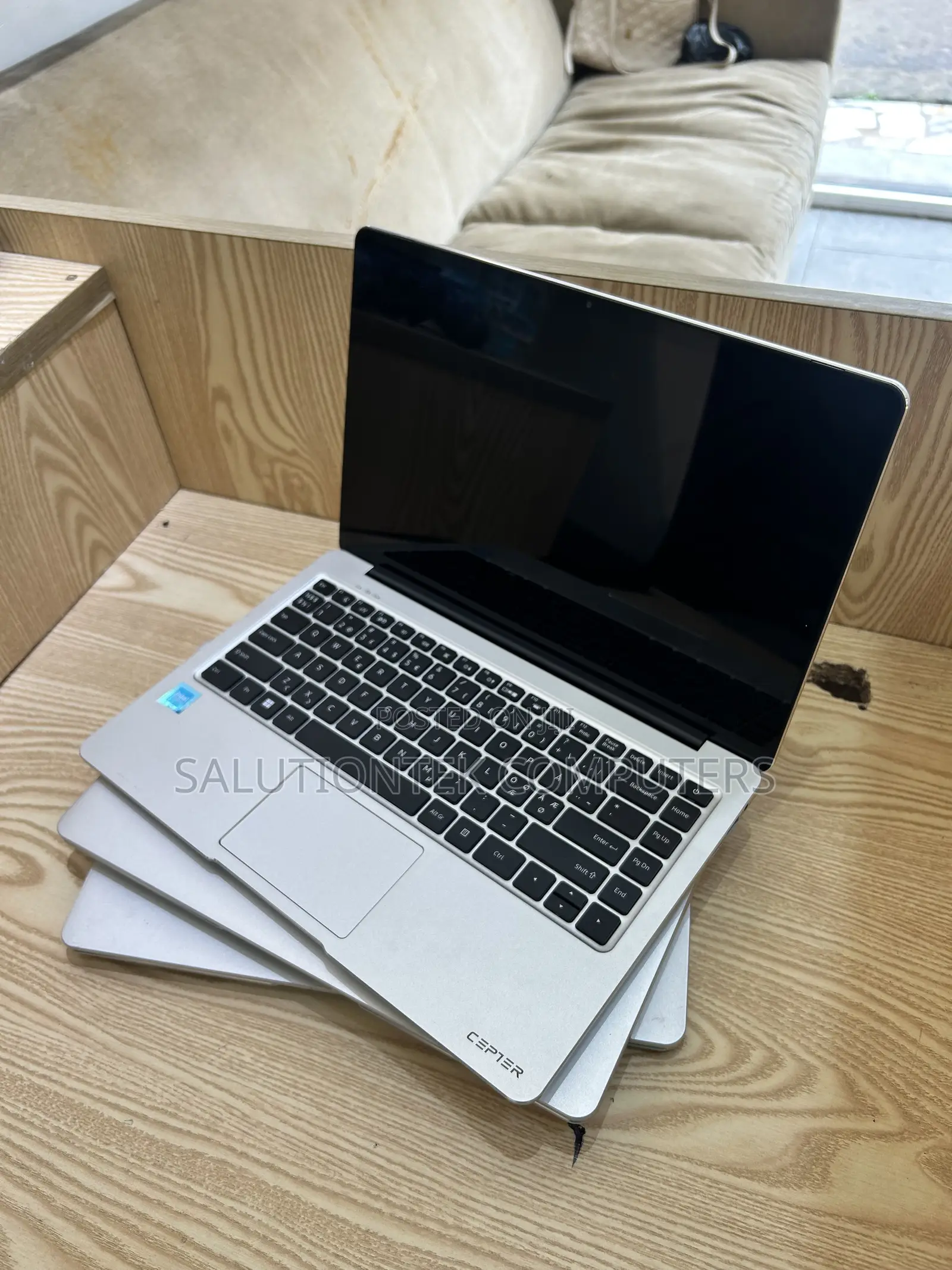 Laptop 8GB Intel SSD 256GB