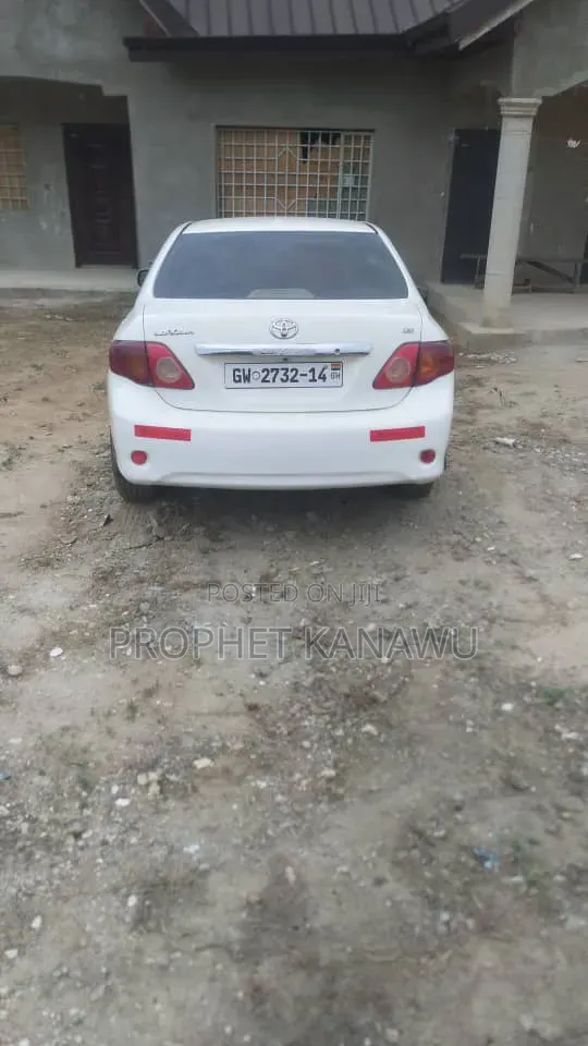 Toyota Corolla 2011 White