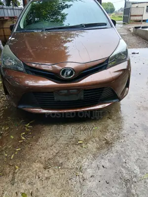 Toyota Vitz 1.3 AWD 5dr 2015 Brown
