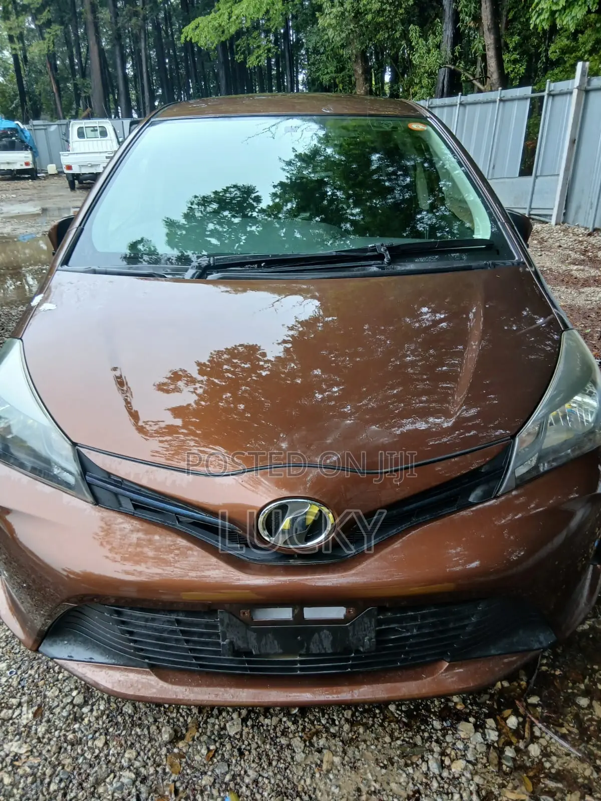 Toyota Vitz 1.3 AWD 5dr 2015 Brown