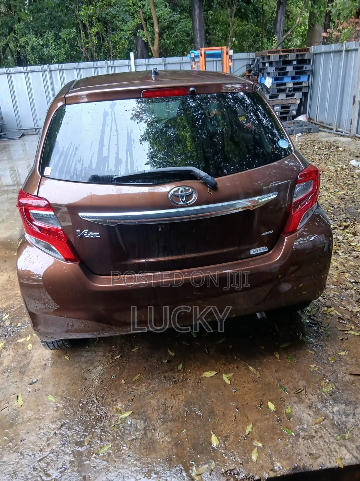 Toyota Vitz 1.3 AWD 5dr 2015 Brown