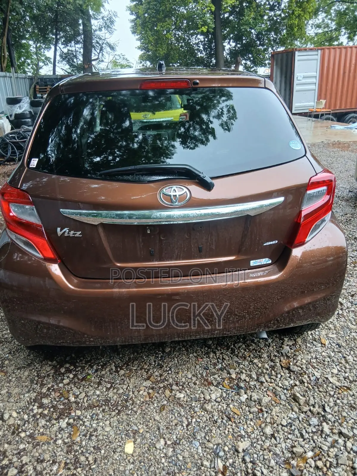 Toyota Vitz 1.3 AWD 5dr 2015 Brown