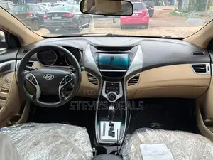 Hyundai Elantra GLS Sedan FWD (1.8L 4cyl 6A) 2013 Blue