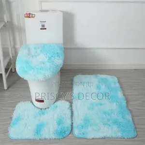 Beautiful Fluffy Toilet Mat