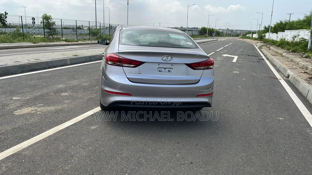 Hyundai Elantra 2017 Silver