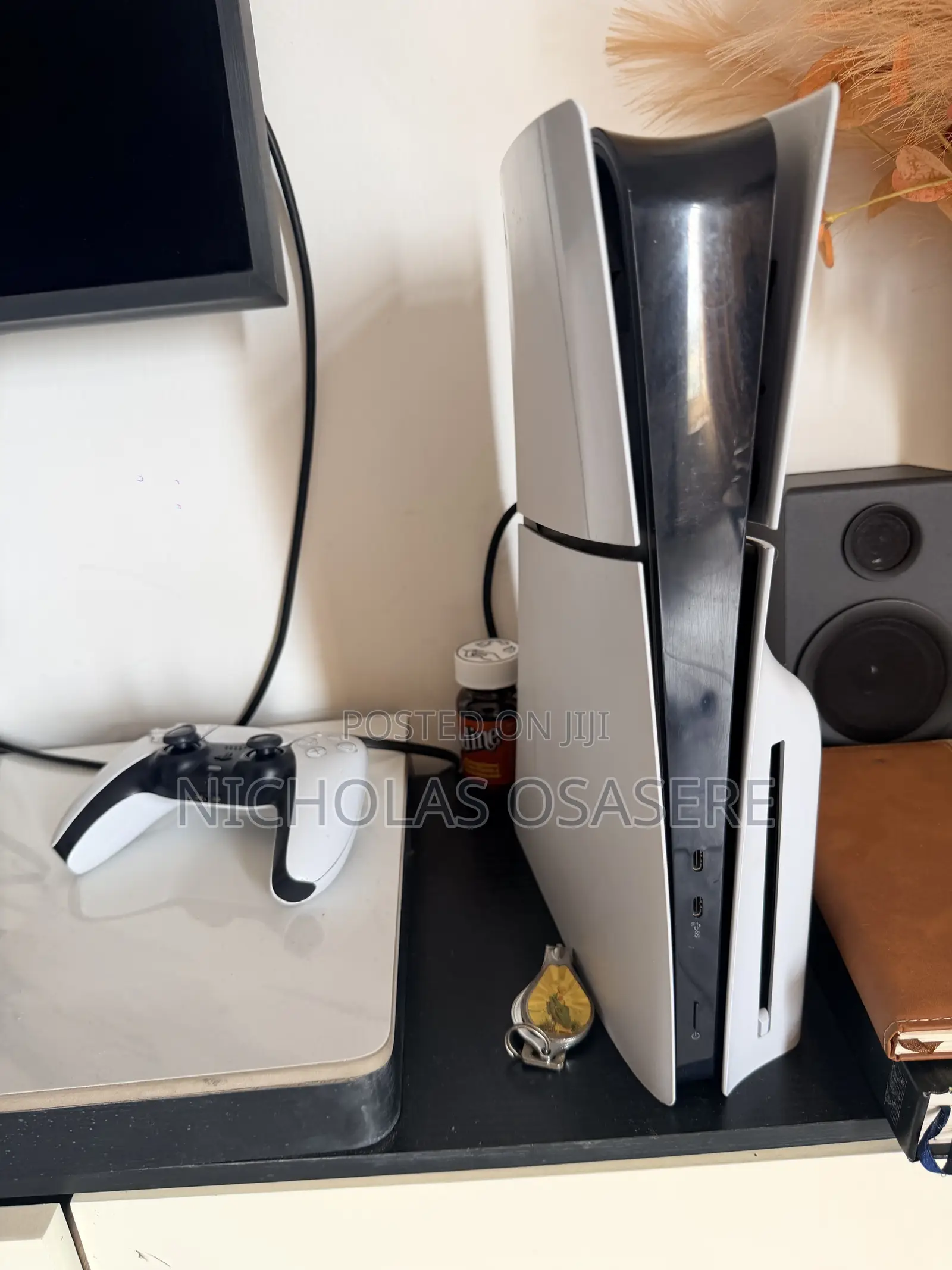 Home Use Standard Ps5 Slim With One Controller