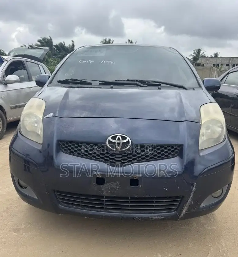Toyota Yaris L Hatchback 3dr 2012 Blue