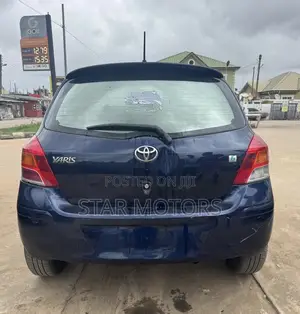 Toyota Yaris L Hatchback 3dr 2012 Blue