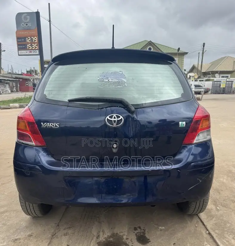 Toyota Yaris L Hatchback 3dr 2012 Blue