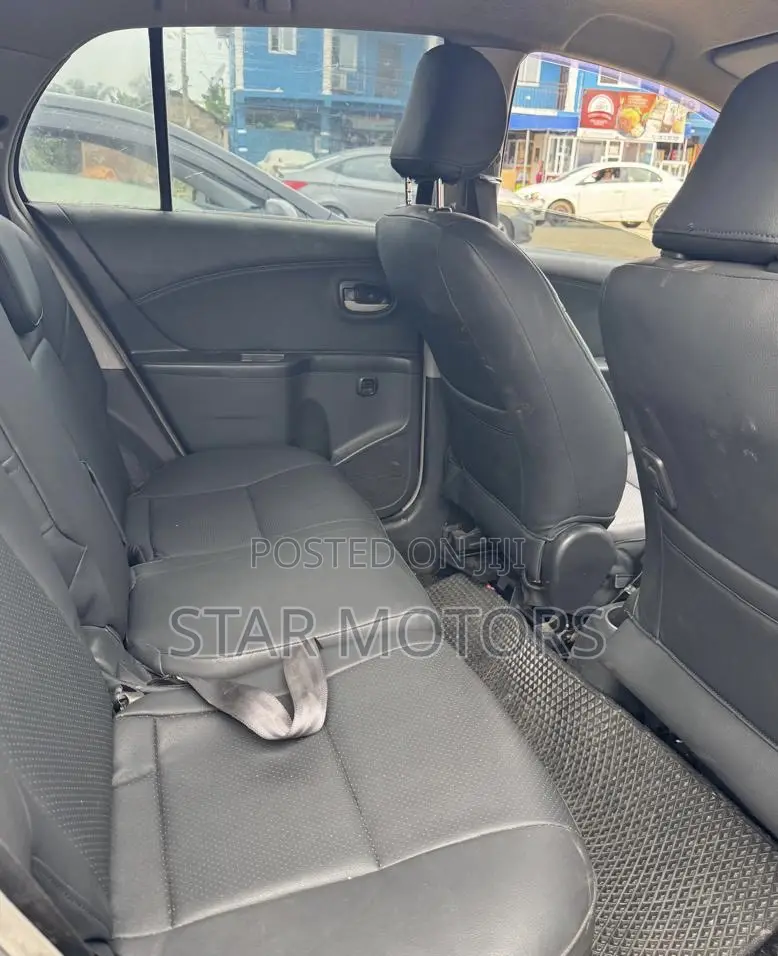 Toyota Yaris L Hatchback 3dr 2012 Blue