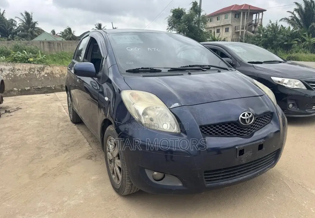 Toyota Yaris L Hatchback 3dr 2012 Blue