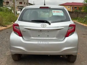 Toyota Vitz 2015 Silver