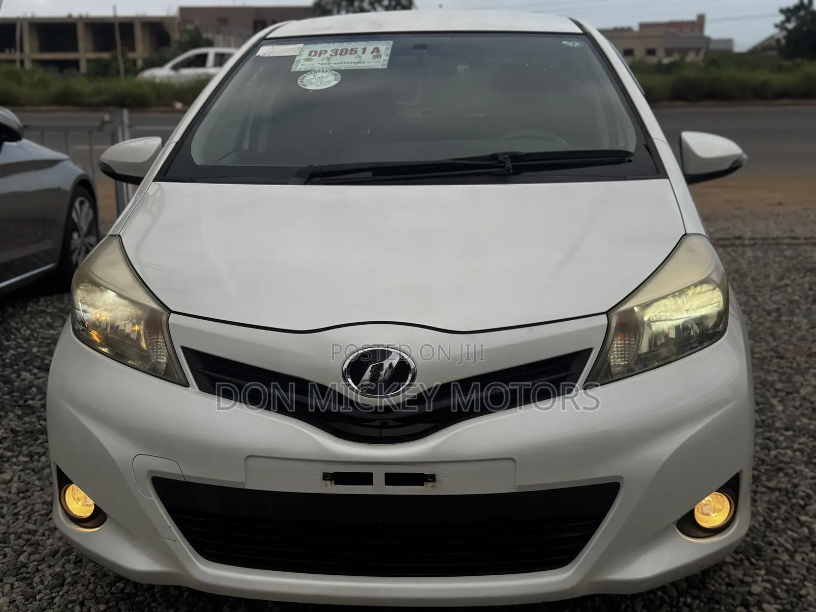 Toyota Vitz 1.3 FWD 5dr 2013 White