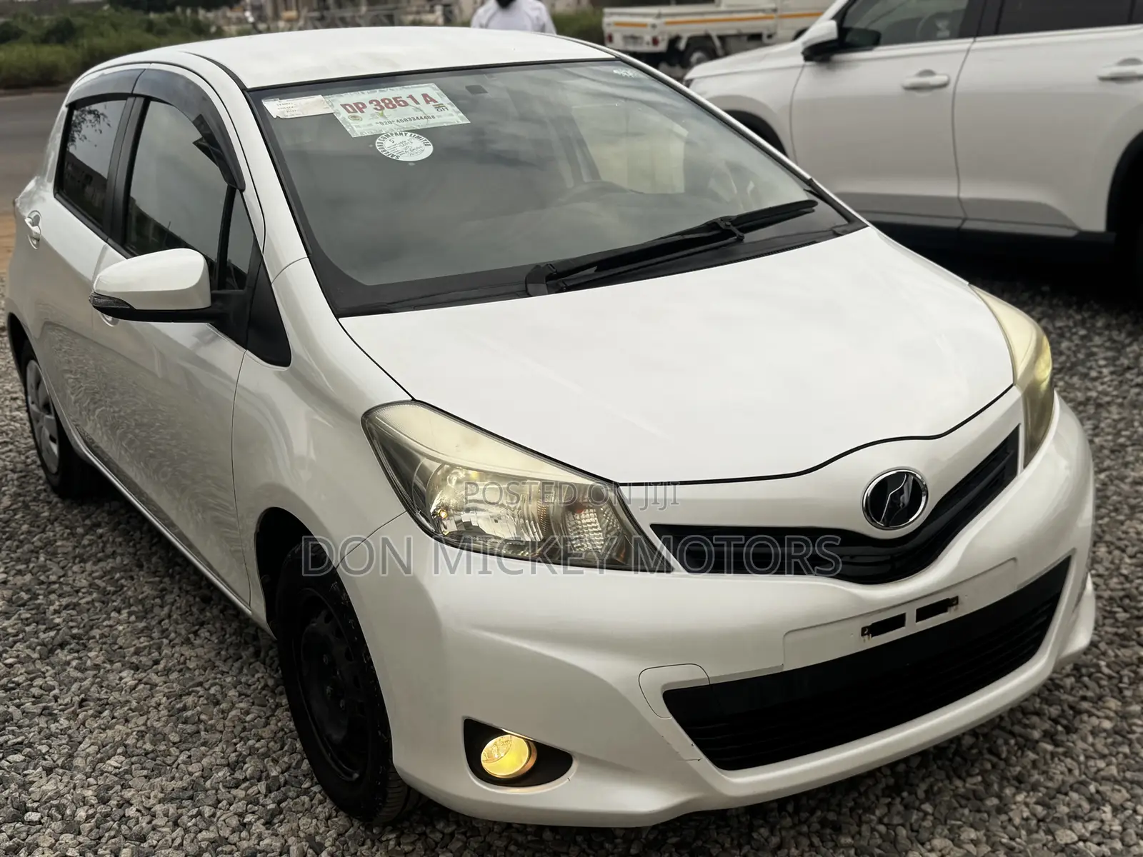 Toyota Vitz 1.3 FWD 5dr 2013 White