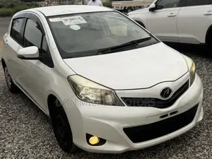 Toyota Vitz 1.3 FWD 5dr 2013 White