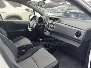 Toyota Vitz 1.3 FWD 5dr 2013 White