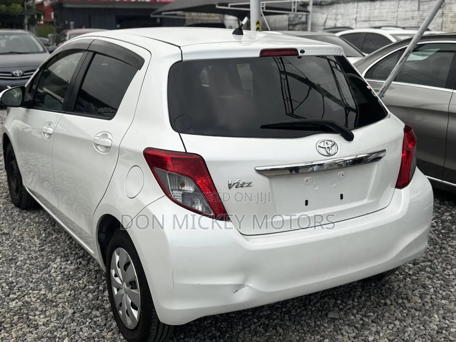 Toyota Vitz 1.3 FWD 5dr 2013 White