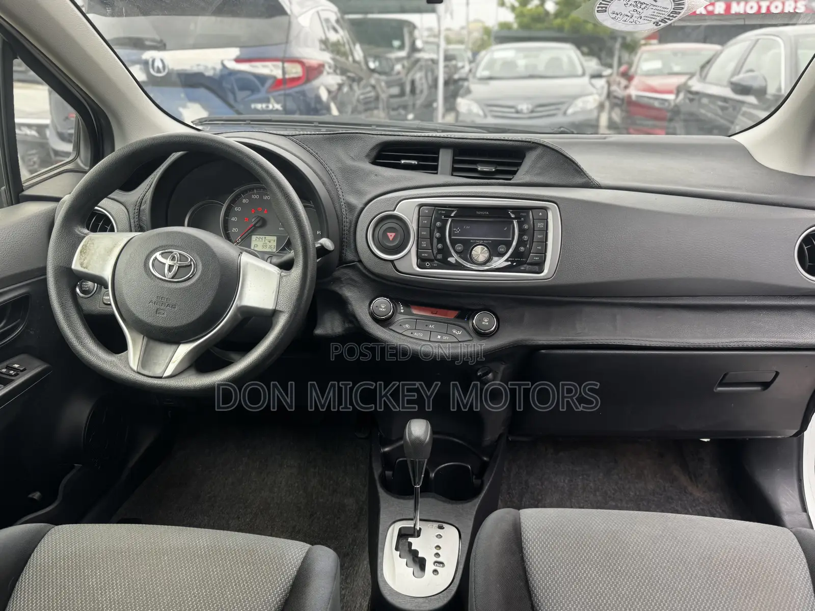 Toyota Vitz 1.3 FWD 5dr 2013 White