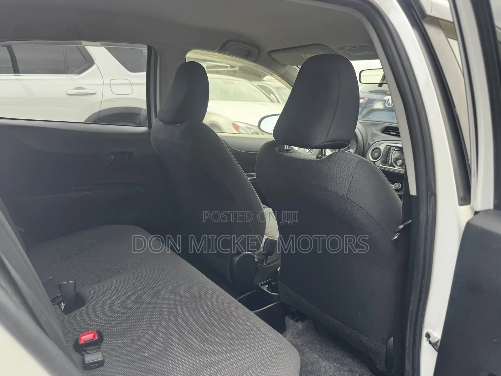 Toyota Vitz 1.3 FWD 5dr 2013 White