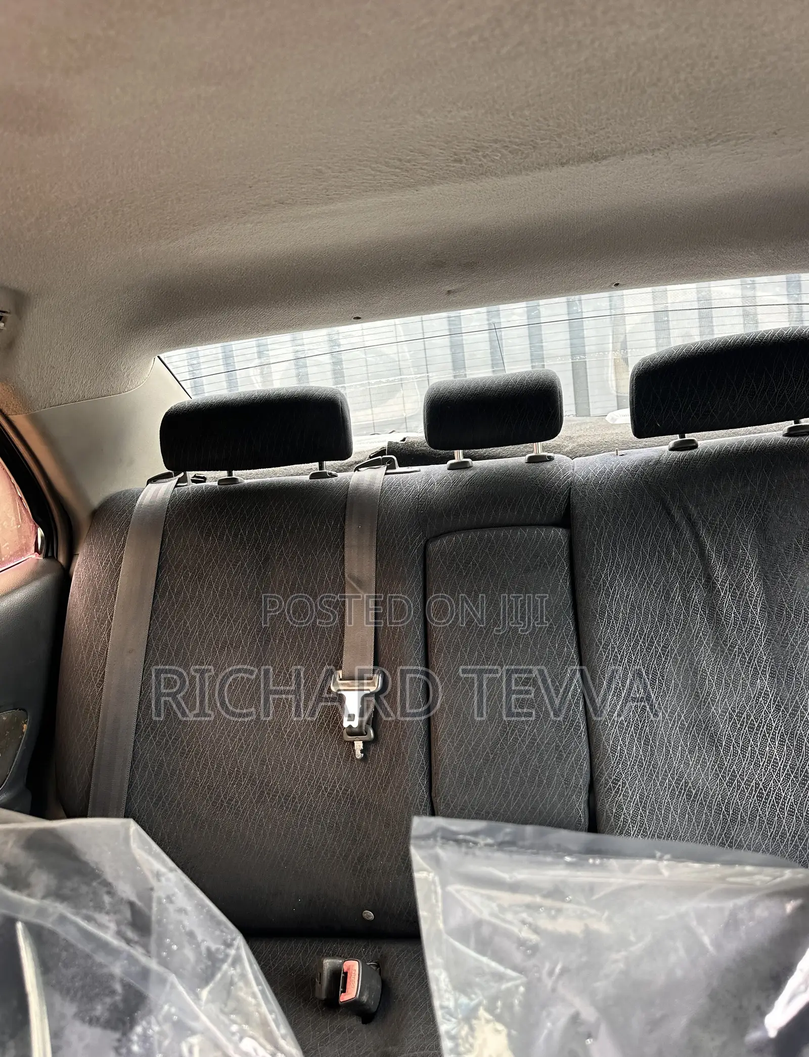 Toyota Yaris Base Sedan 4dr 2010 Gray