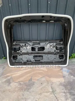 Lexus LX600 2022 Tailgate/ Boot