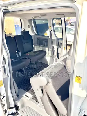 Toyota Voxy V 2WD 8-Seater 2010 White