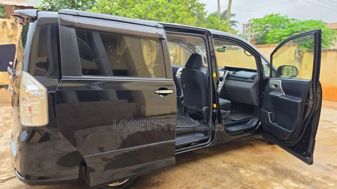 Toyota Voxy X 4WD 8-Seater 2012 Black